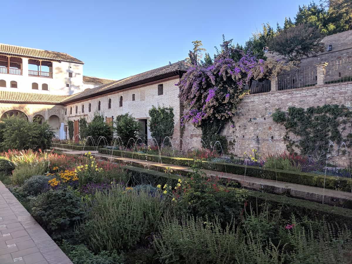 Pretty-garden-view-of-the-Alhambra